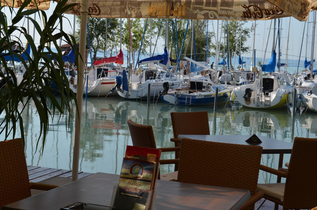 Calypso Lakeside Rooms & Lux Apartments Siofok Exterior photo