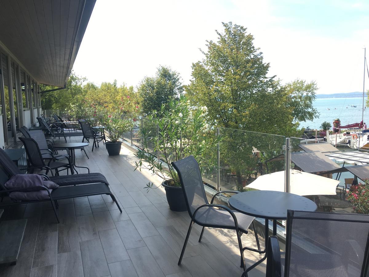 Calypso Lakeside Rooms & Lux Apartments Siofok Exterior photo