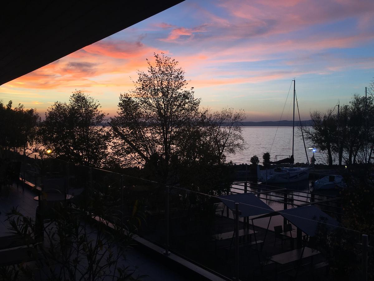 Calypso Lakeside Rooms & Lux Apartments Siofok Exterior photo