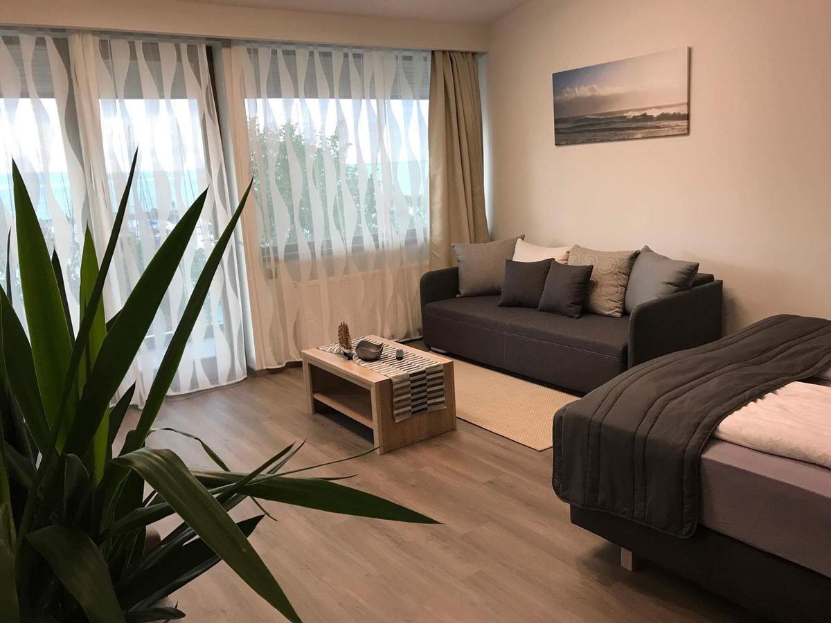 Calypso Lakeside Rooms & Lux Apartments Siofok Exterior photo