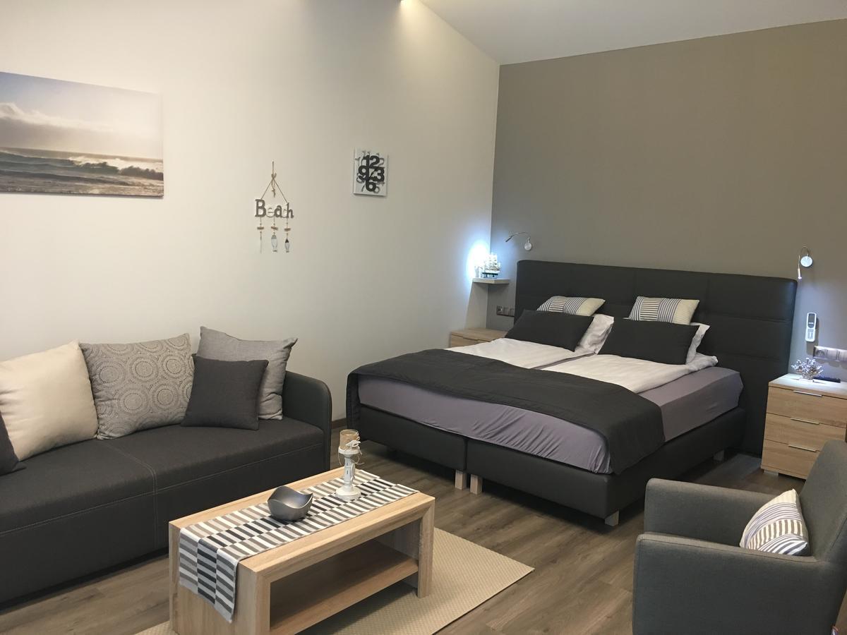 Calypso Lakeside Rooms & Lux Apartments Siofok Exterior photo