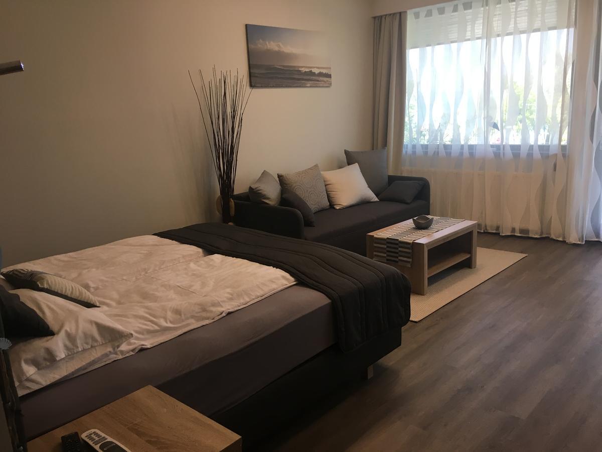 Calypso Lakeside Rooms & Lux Apartments Siofok Exterior photo