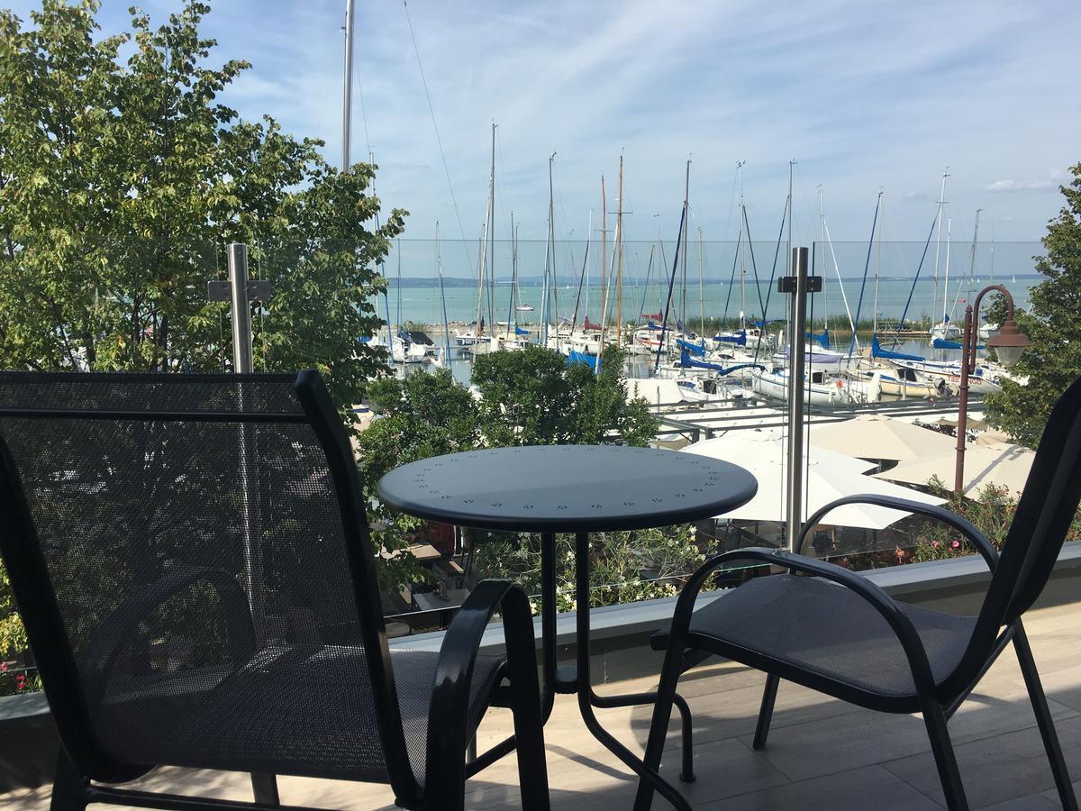 Calypso Lakeside Rooms & Lux Apartments Siofok Exterior photo