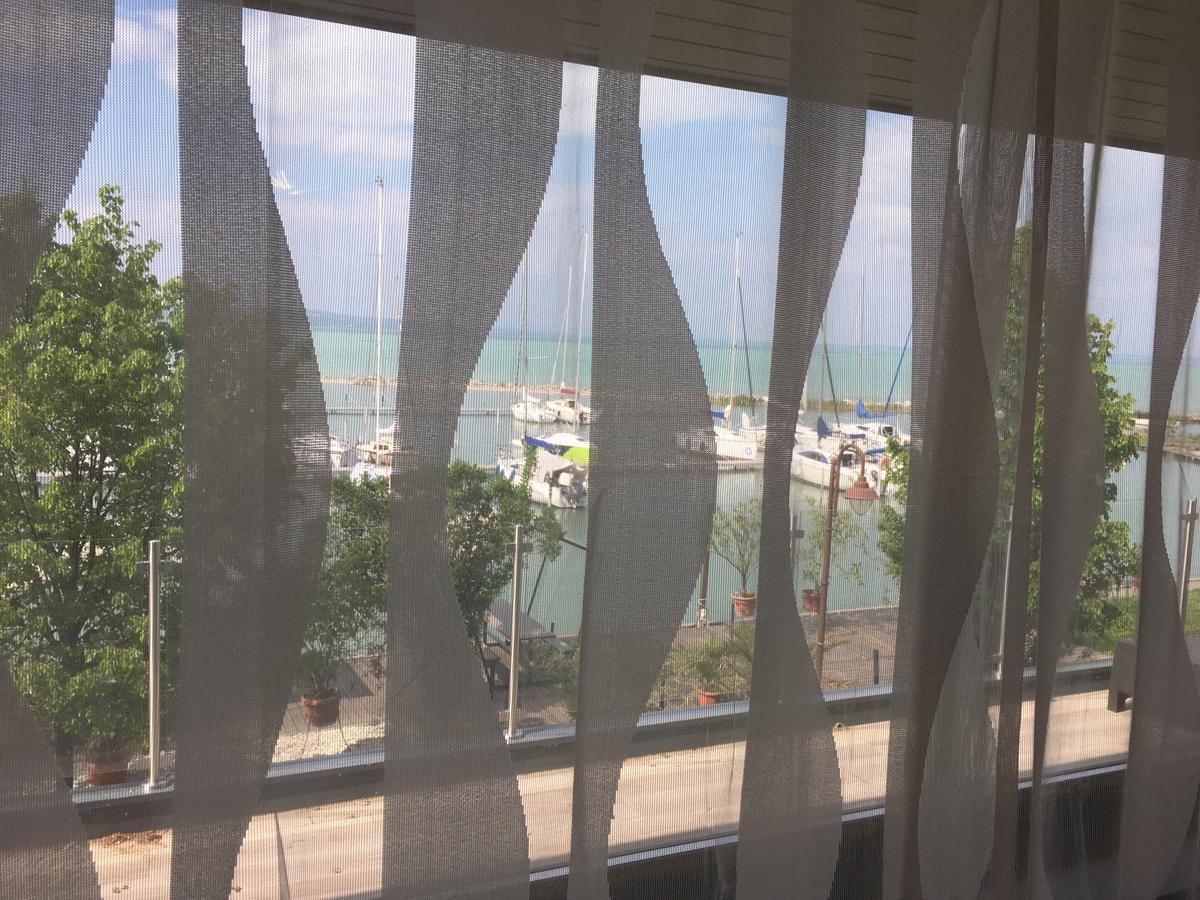 Calypso Lakeside Rooms & Lux Apartments Siofok Exterior photo