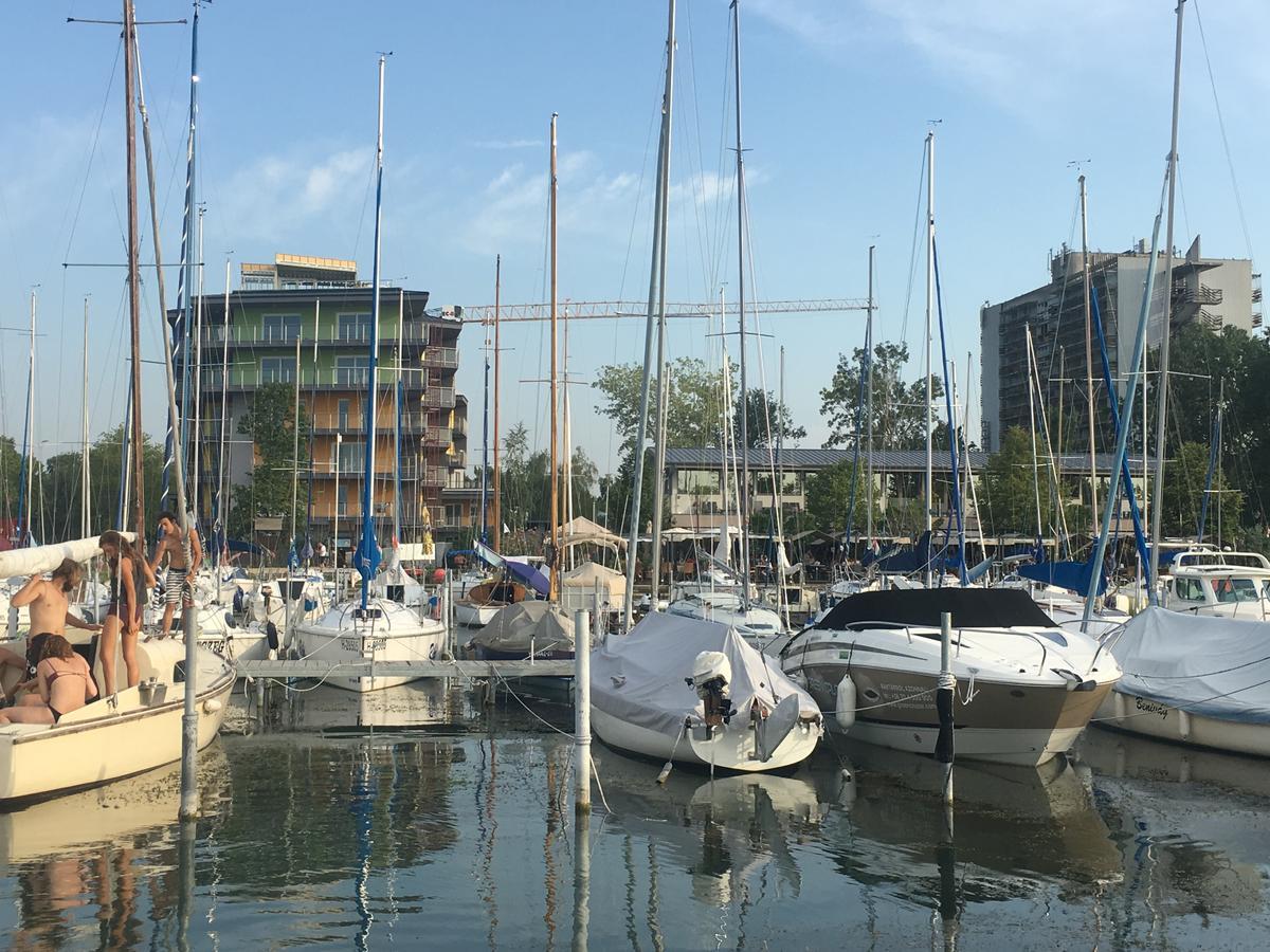 Calypso Lakeside Rooms & Lux Apartments Siofok Exterior photo