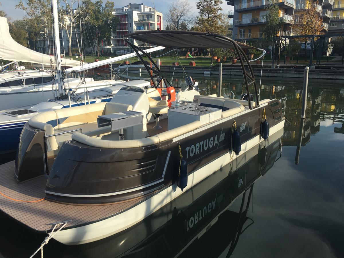 Calypso Lakeside Rooms & Lux Apartments Siofok Exterior photo