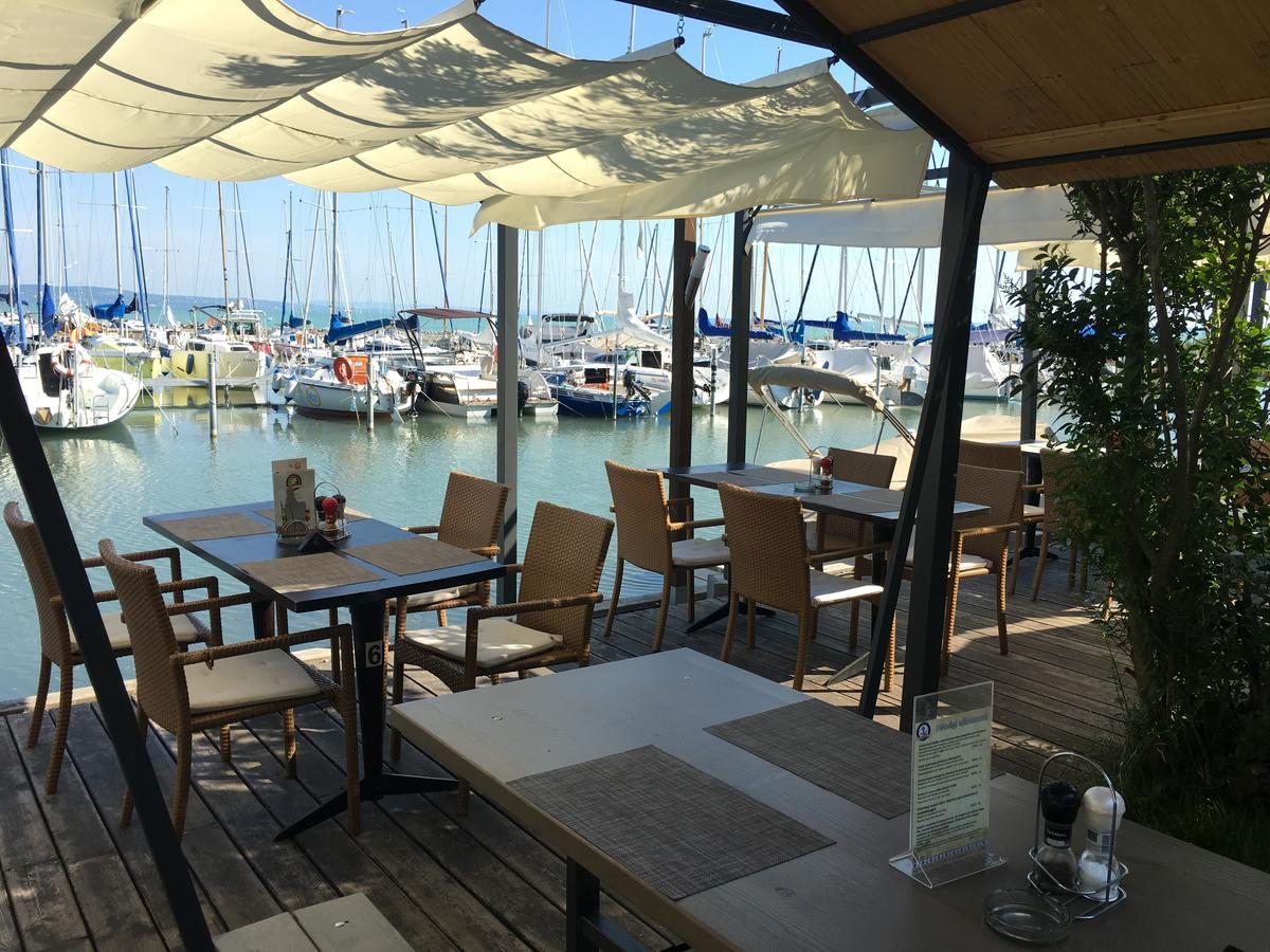 Calypso Lakeside Rooms & Lux Apartments Siofok Exterior photo