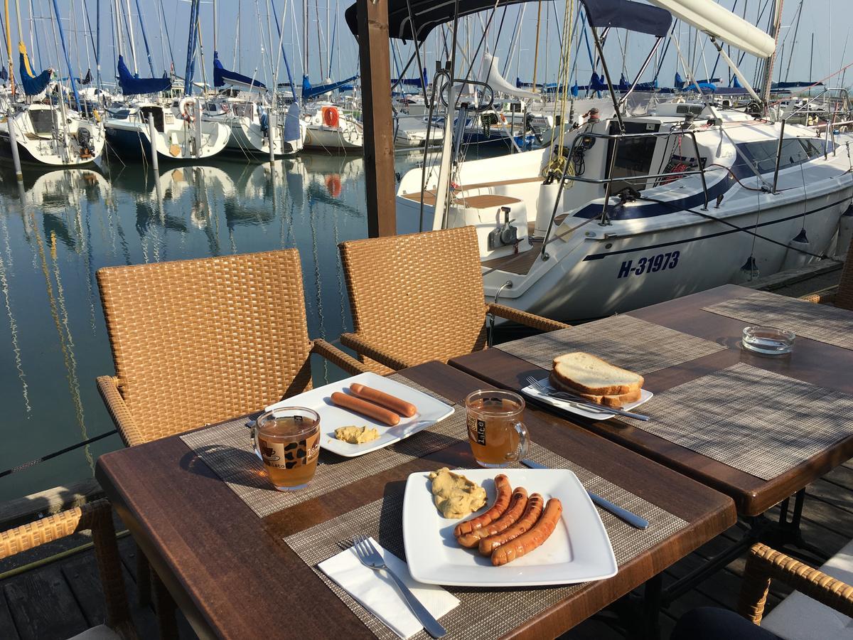 Calypso Lakeside Rooms & Lux Apartments Siofok Exterior photo