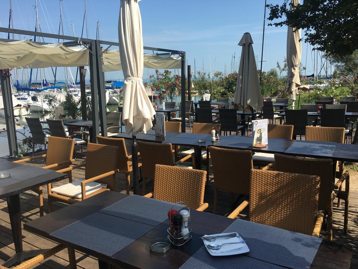 Calypso Lakeside Rooms & Lux Apartments Siofok Exterior photo