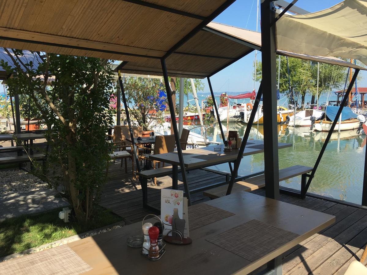 Calypso Lakeside Rooms & Lux Apartments Siofok Exterior photo