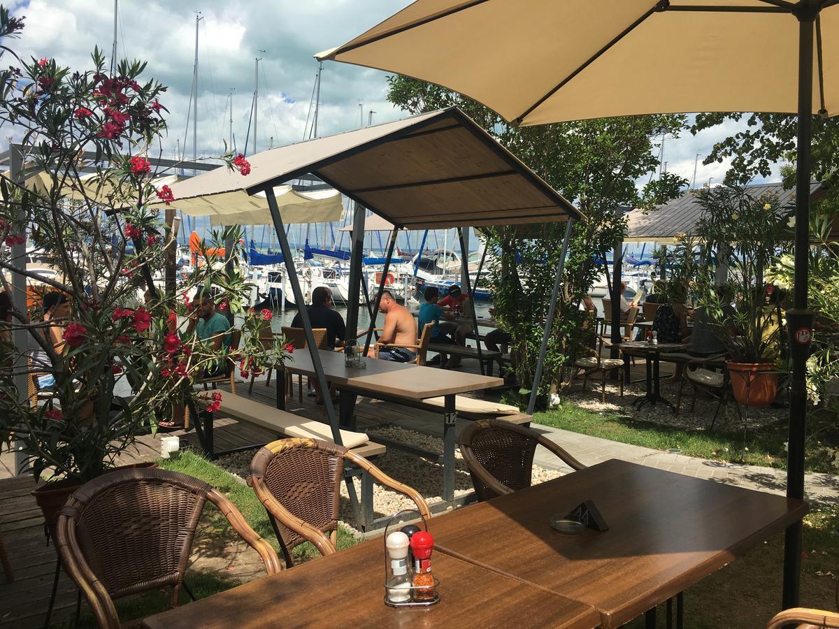 Calypso Lakeside Rooms & Lux Apartments Siofok Exterior photo
