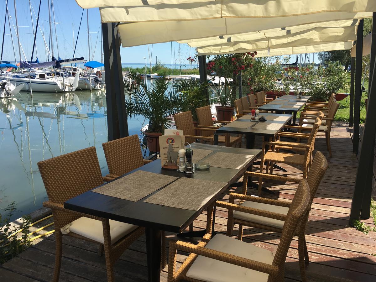 Calypso Lakeside Rooms & Lux Apartments Siofok Exterior photo
