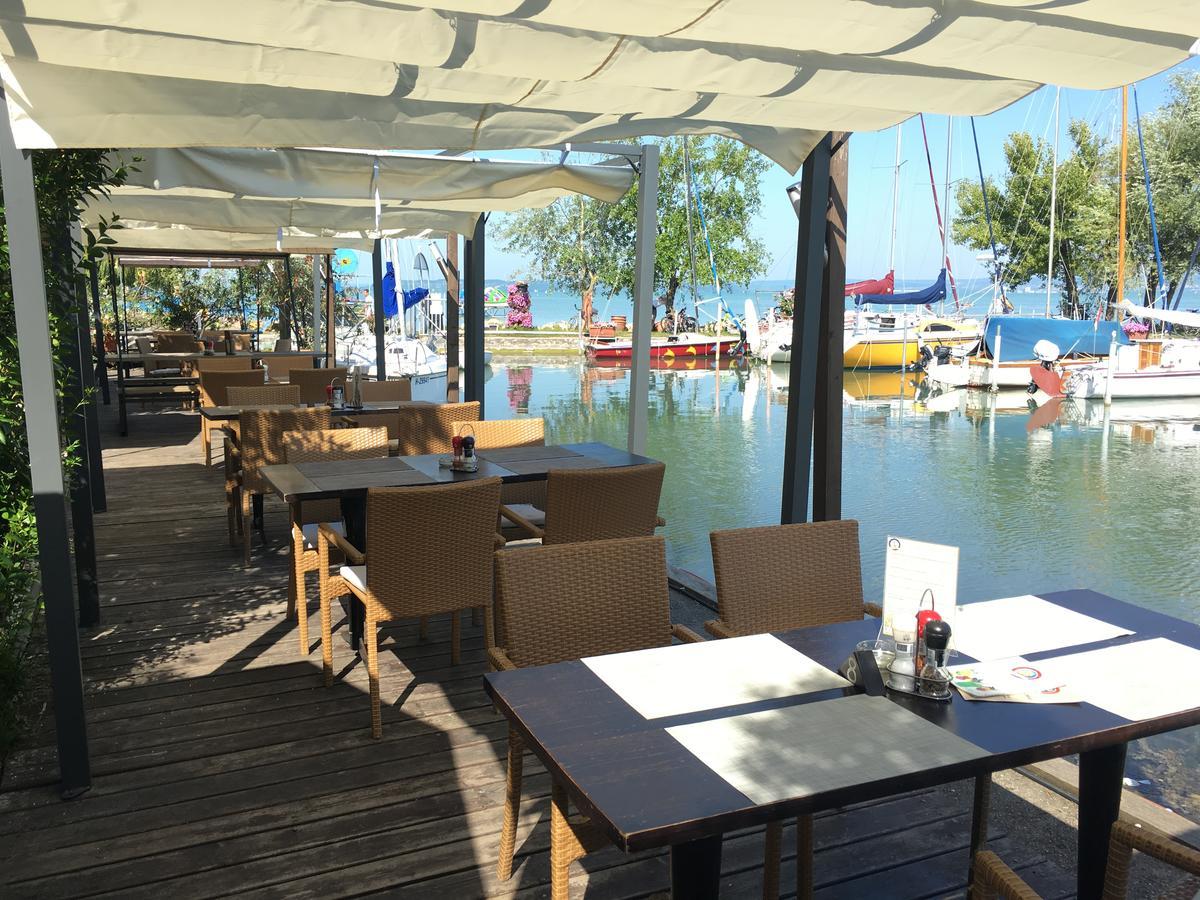 Calypso Lakeside Rooms & Lux Apartments Siofok Exterior photo