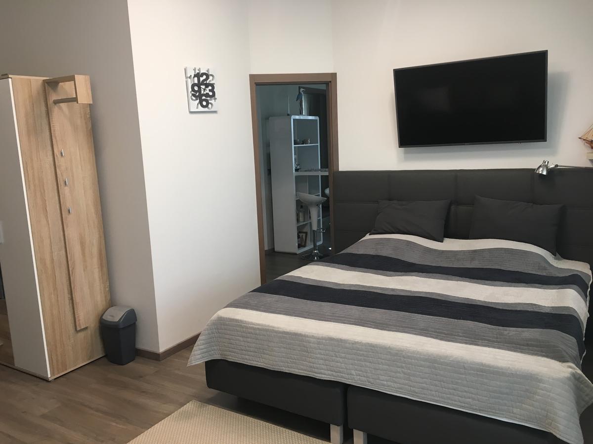 Calypso Lakeside Rooms & Lux Apartments Siofok Exterior photo