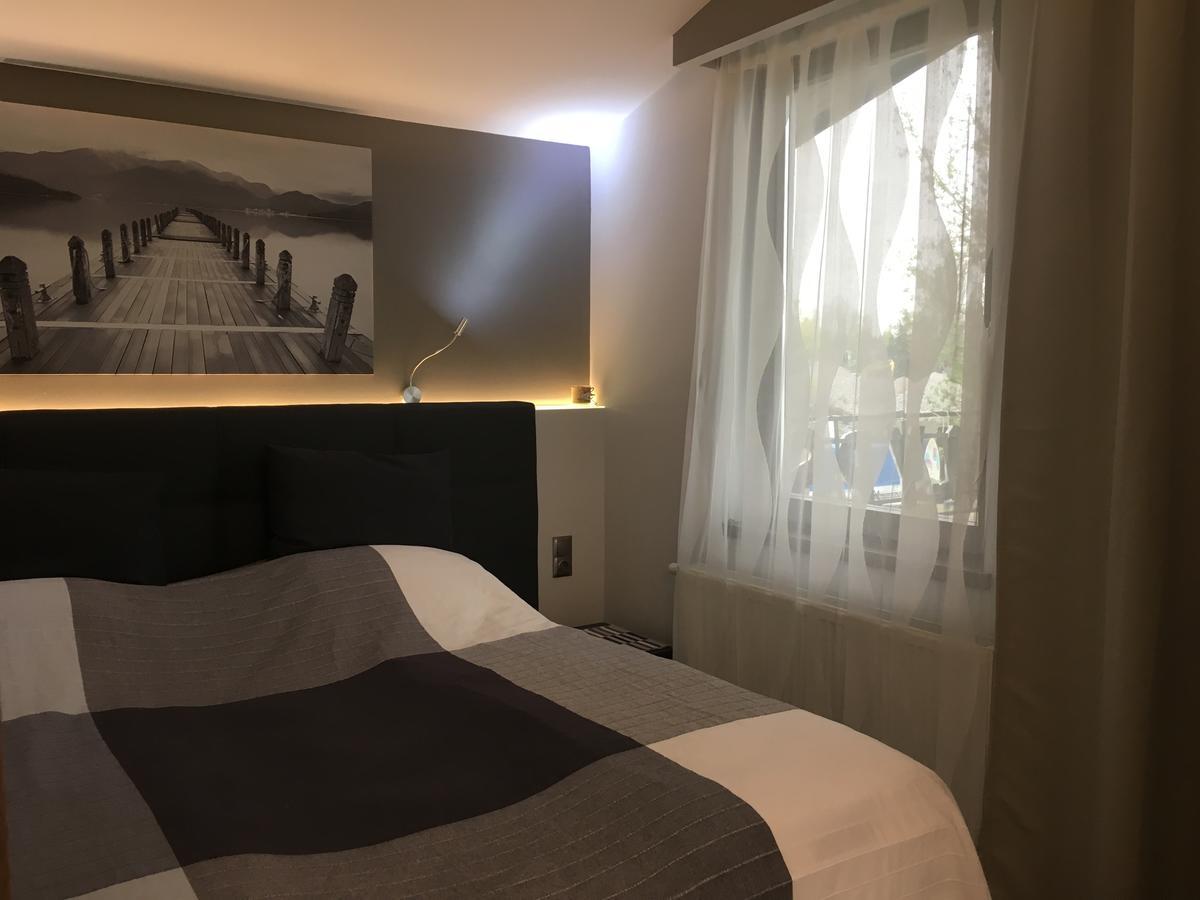 Calypso Lakeside Rooms & Lux Apartments Siofok Exterior photo