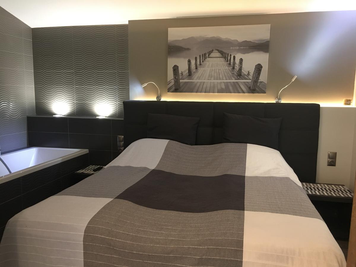 Calypso Lakeside Rooms & Lux Apartments Siofok Exterior photo