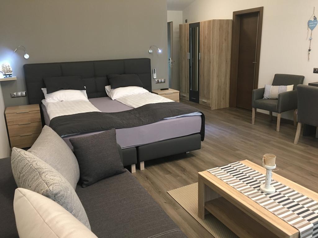 Calypso Lakeside Rooms & Lux Apartments Siofok Exterior photo