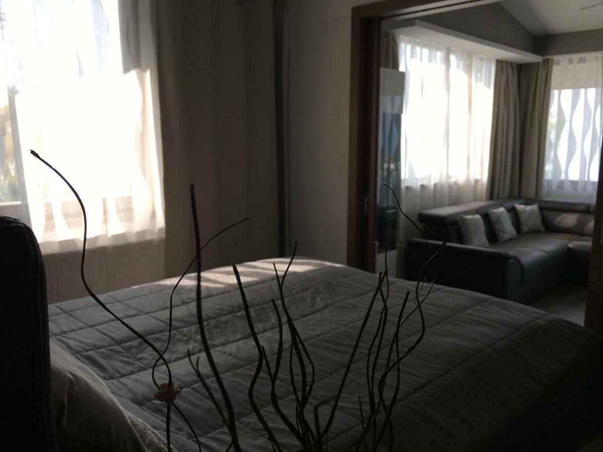 Calypso Lakeside Rooms & Lux Apartments Siofok Exterior photo