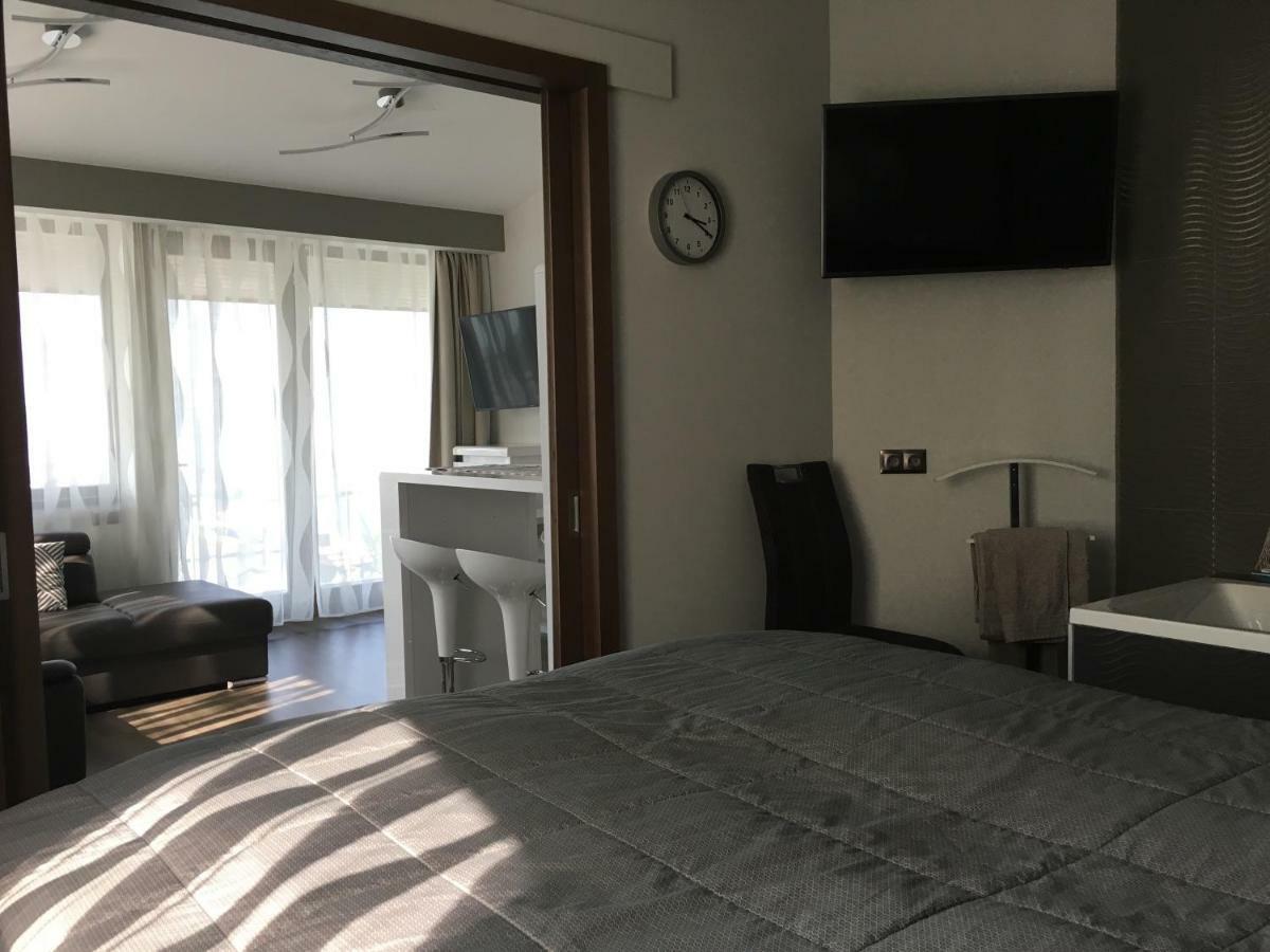 Calypso Lakeside Rooms & Lux Apartments Siofok Exterior photo