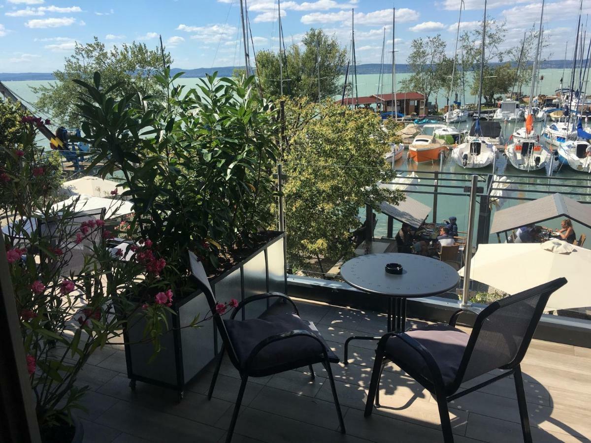 Calypso Lakeside Rooms & Lux Apartments Siofok Exterior photo