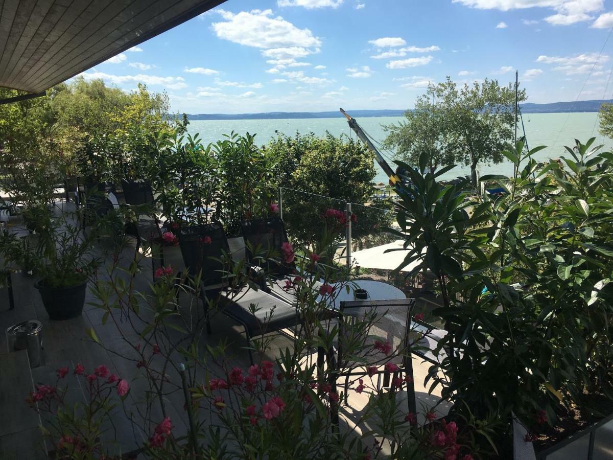 Calypso Lakeside Rooms & Lux Apartments Siofok Exterior photo