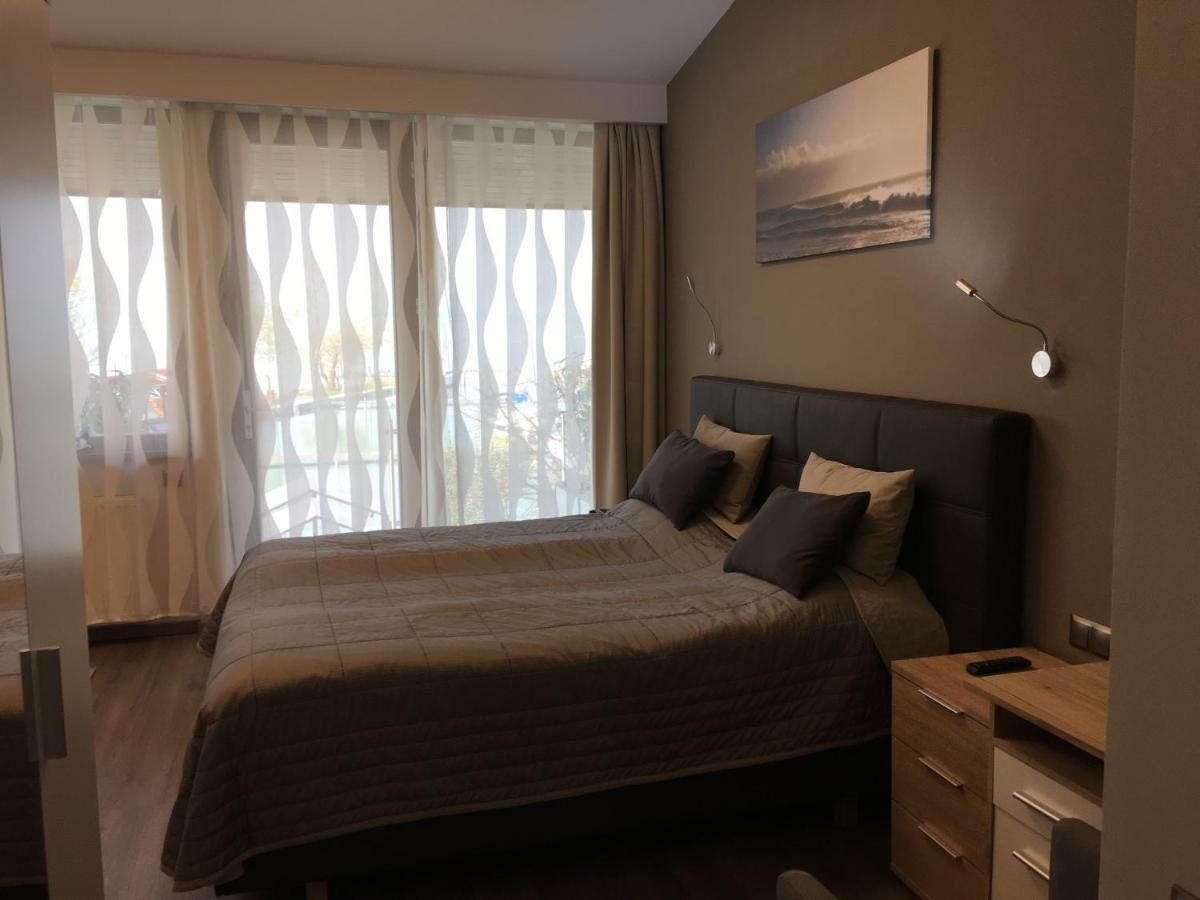 Calypso Lakeside Rooms & Lux Apartments Siofok Exterior photo