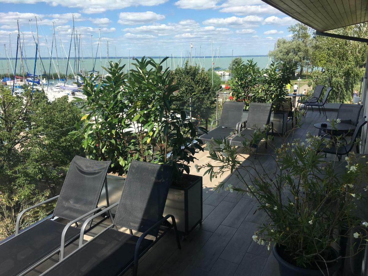Calypso Lakeside Rooms & Lux Apartments Siofok Exterior photo